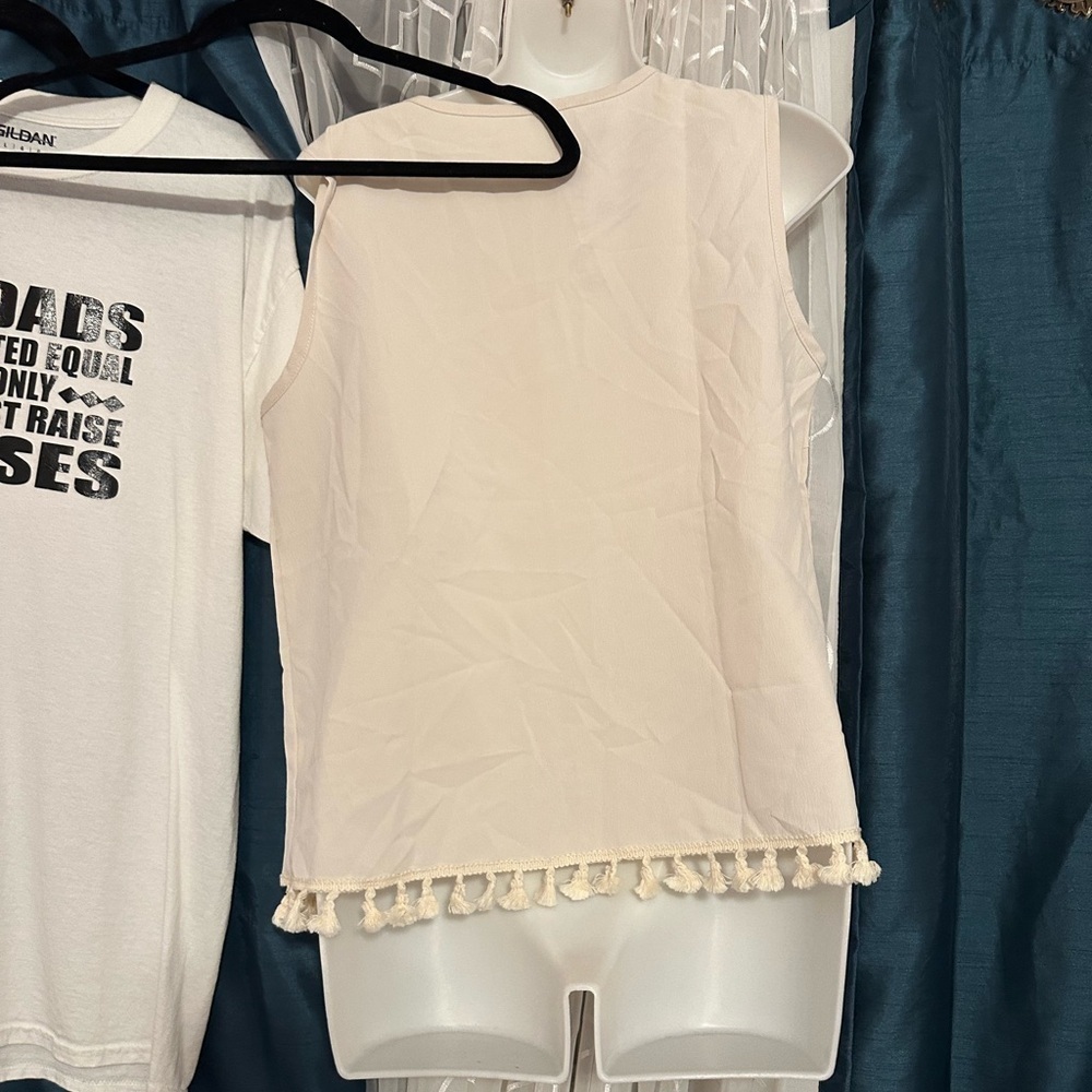 White Embroidered Top - Size L - Picture 3 of 4